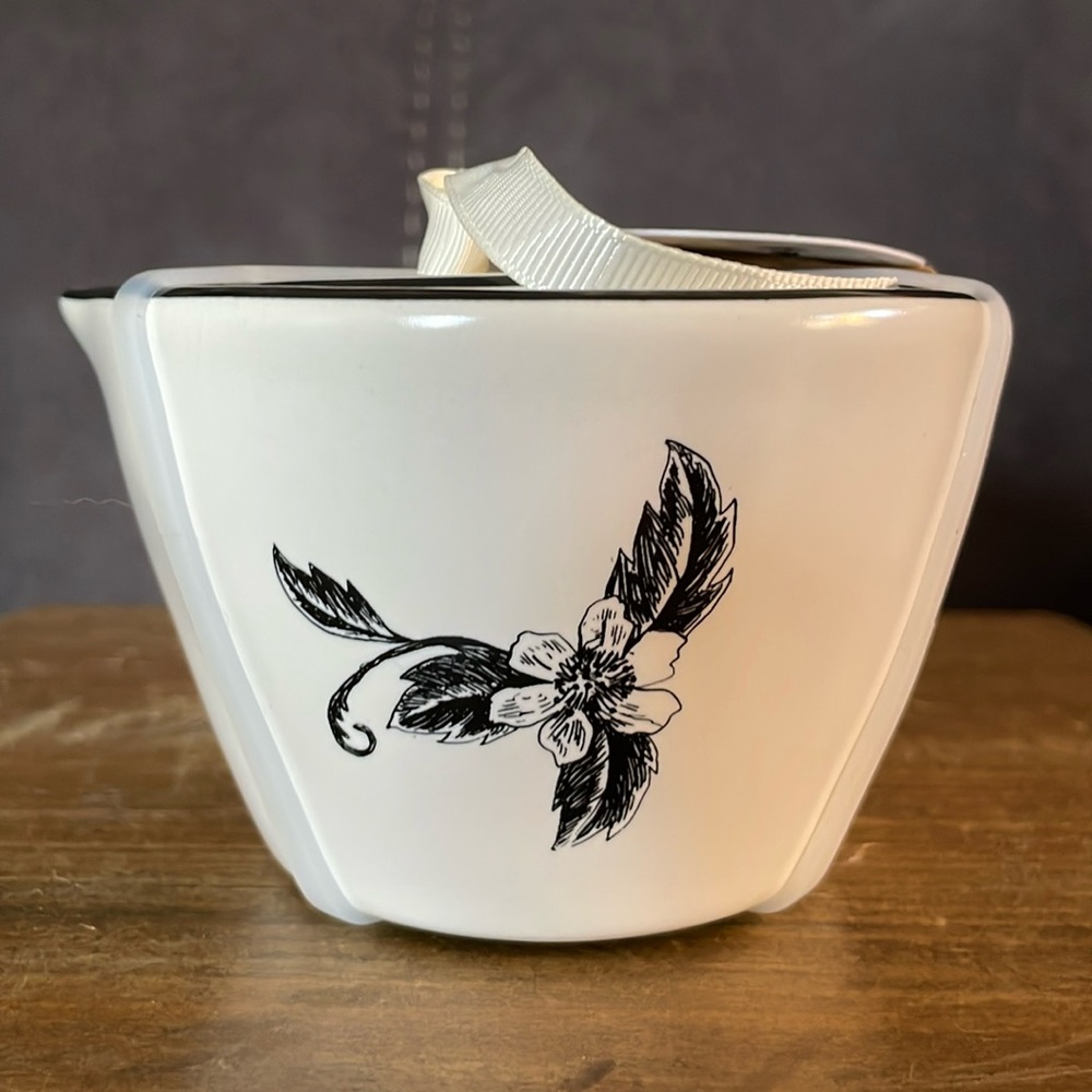 Rae Dunn Artisan Set of 4 Measuring Cup Flower Collection (9)